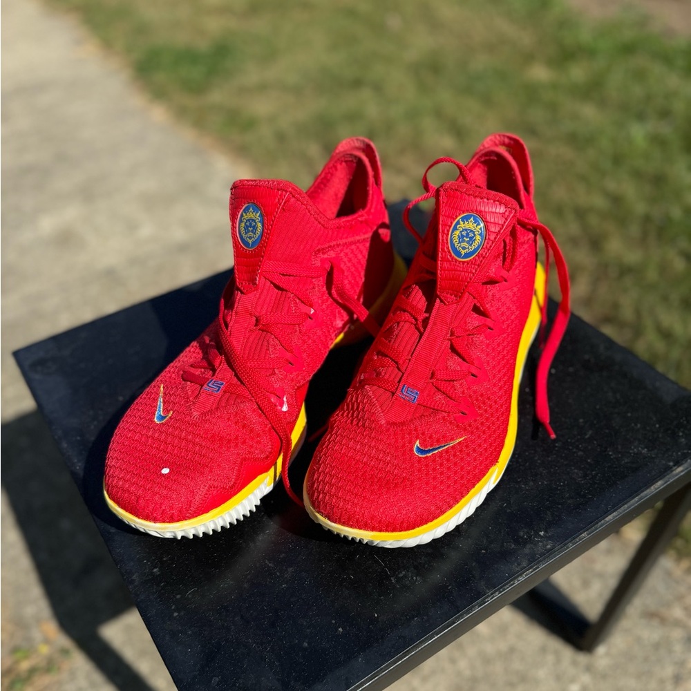 Men's Nike LeBron XVI Low SB Shoe - Red/Blue